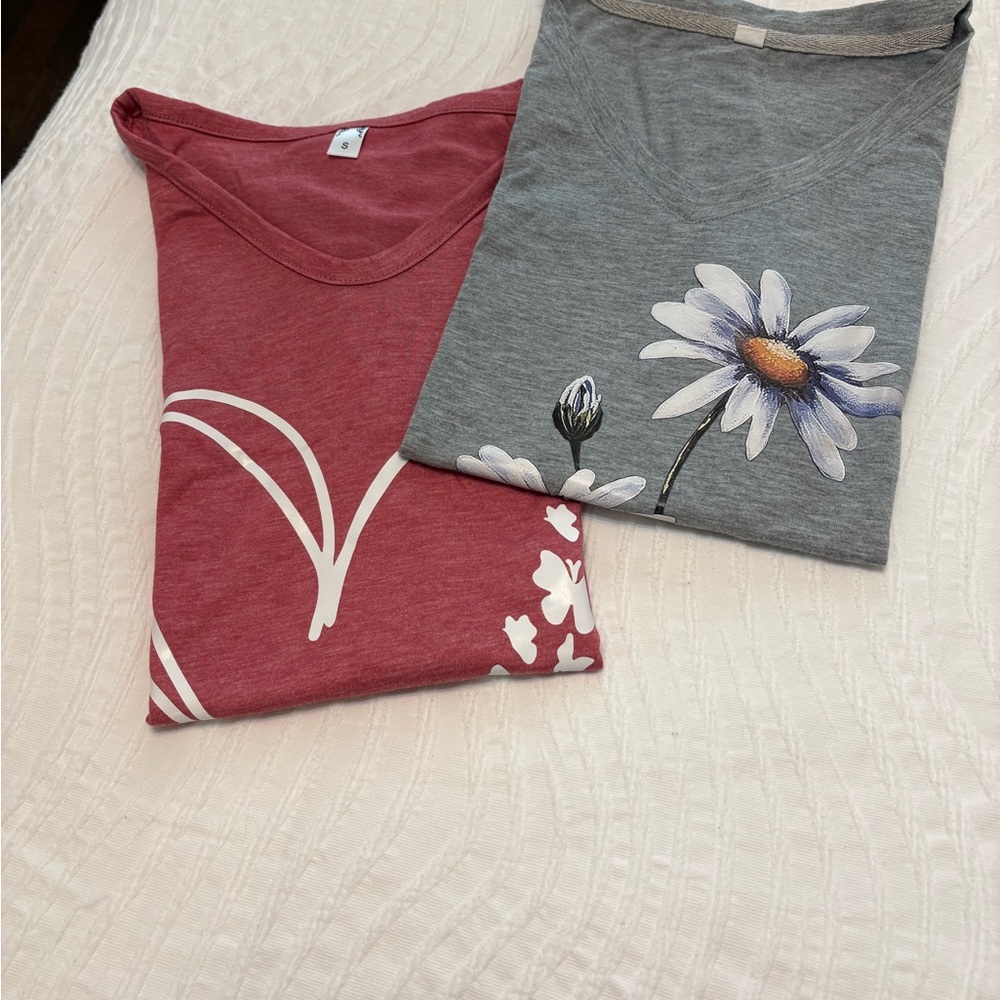 Like New Red and Gray Graphic T-Shirts